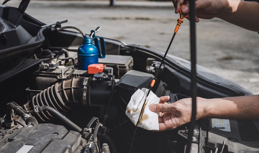 inspecting engine oil