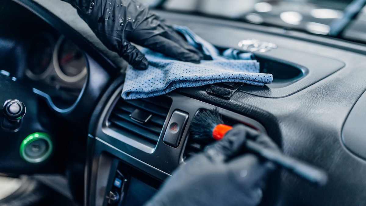 cleaning dash of car