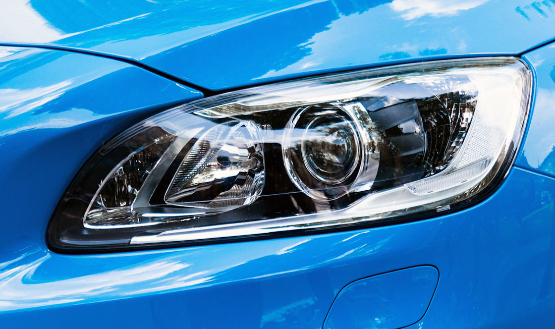headlights of blue car