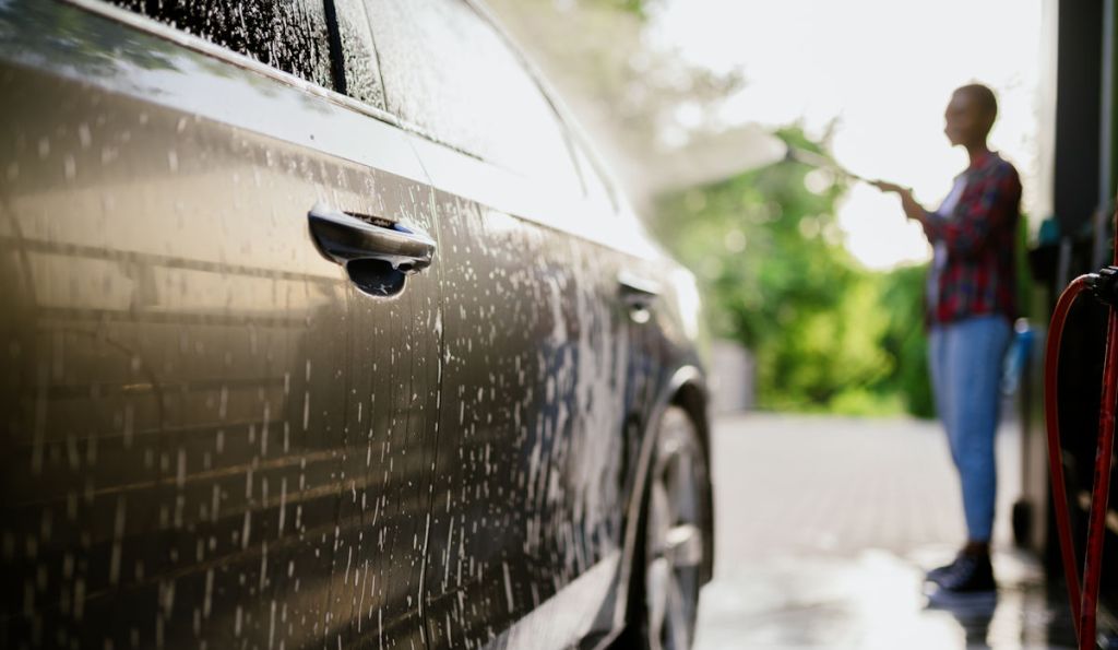 washing car DIY